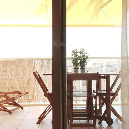 דירה Cozy - 350 From The Sea - And Bright With Balcony -