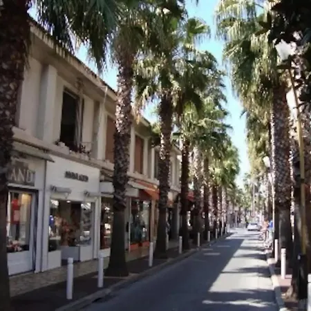 Cozy - 350 From The Sea - And Bright With Balcony - * Antibes