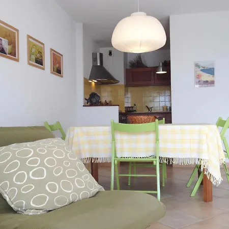 Cozy - 350 From The Sea - And Bright With Balcony - דירה אנטיב