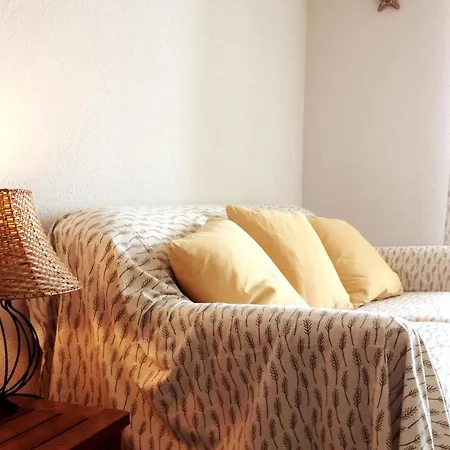 Cozy - 350 From The Sea - And Bright With Balcony -