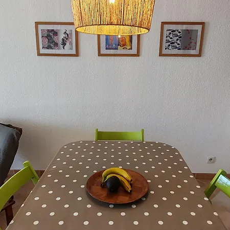 דירה Cozy - 350 From The Sea - And Bright With Balcony -