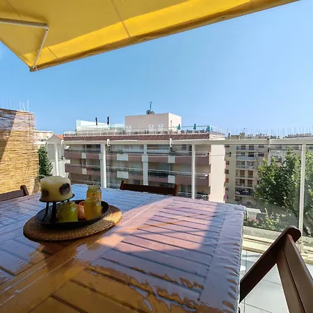 דירה Cozy - 350 From The Sea - And Bright With Balcony - *