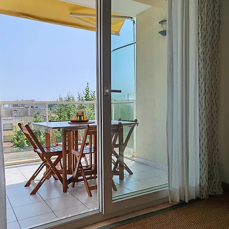 Appartement Cozy - 350 From The Sea - And Bright With Balcony - *