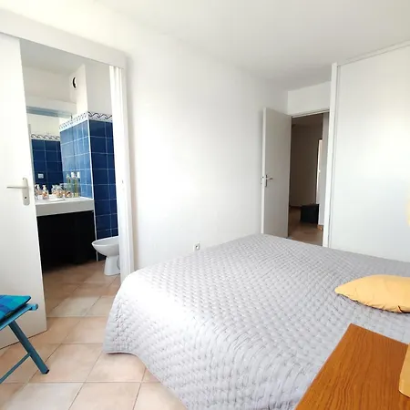 Appartement Cozy - 350 From The Sea - And Bright With Balcony -